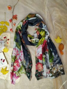étole en cachemire noir et rose