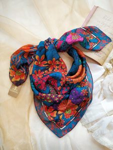 carré pour femme orange et bleu
