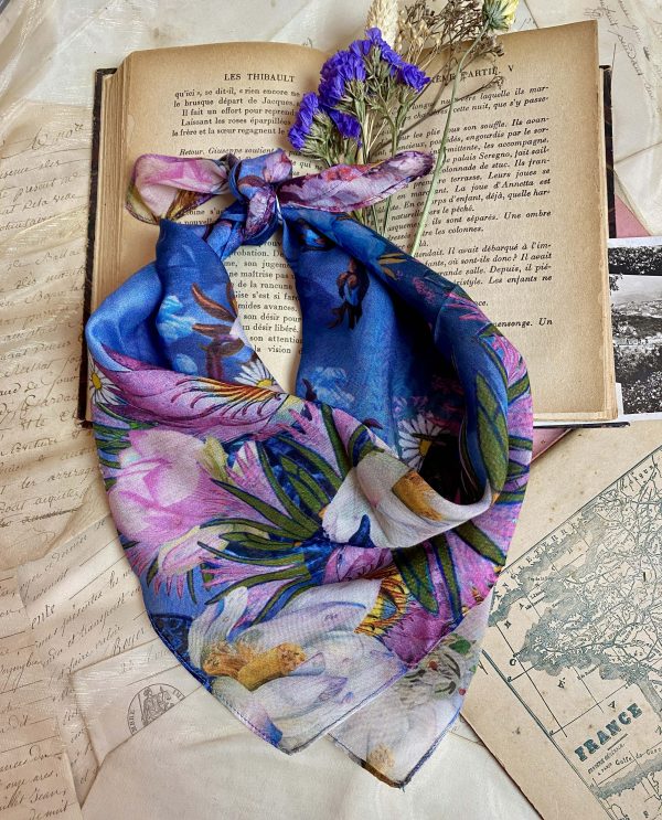 foulard imprimé ALEXANDRIE format carré bleu et rose