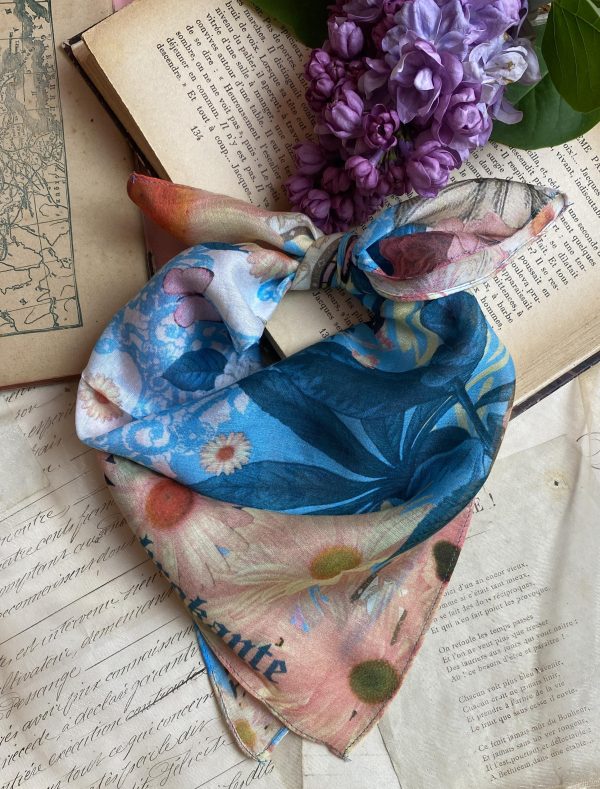 foulard imprimé AZURE format carré bleu et rose